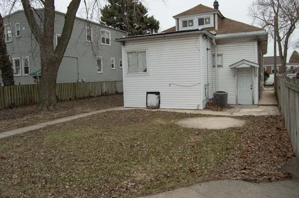 a house view with a backyard space
