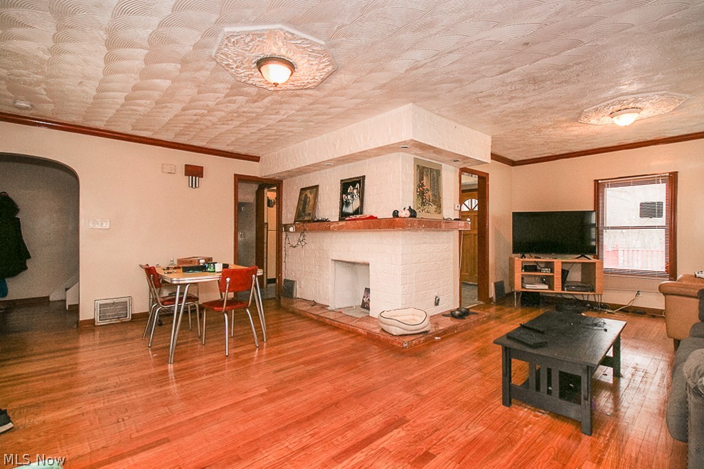 2050 Staunton Road Cleveland, OH 44118 - Photo 12 of 35