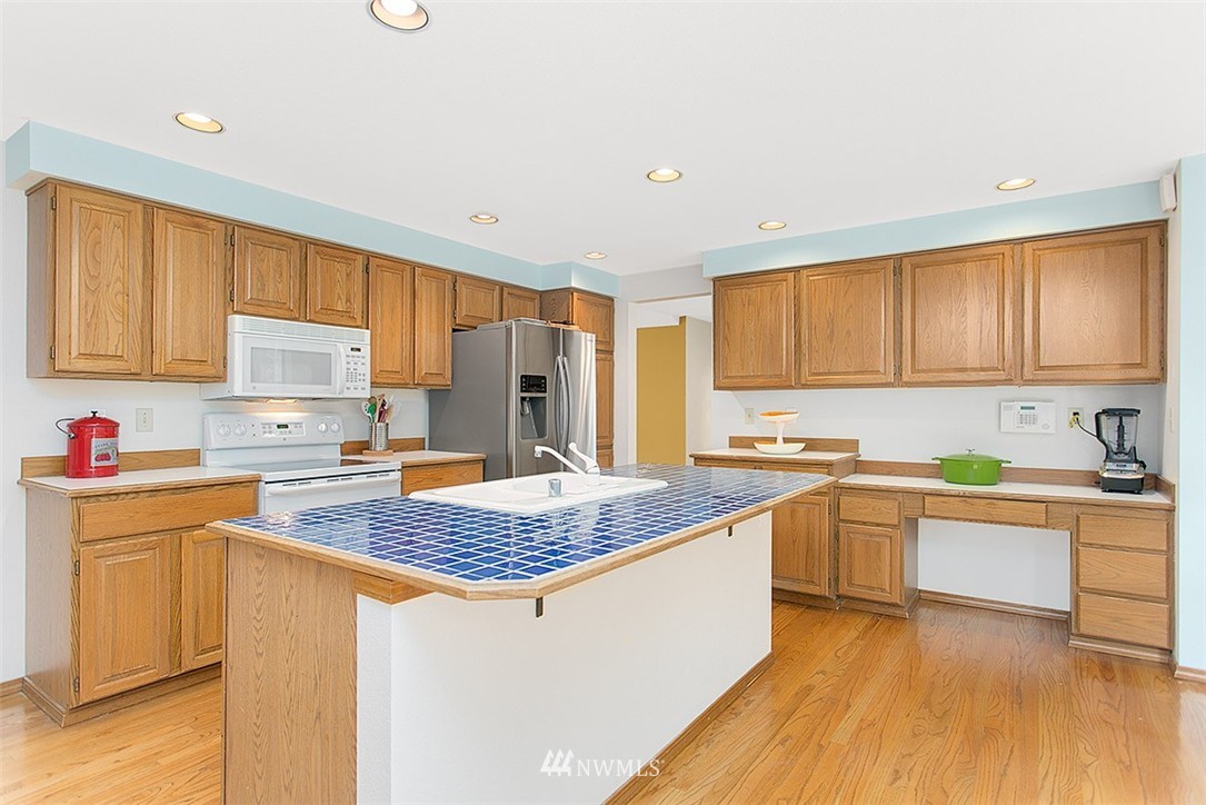 15375 Southeast 183rd Drive Renton, WA 98058 - Photo 6 of 24 Gallery Image 6