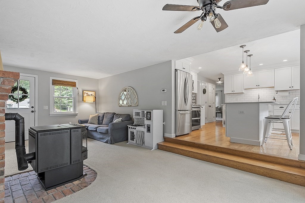 27 Tanglewood Road Sterling, MA 01564 - Photo 6 of 38 a living room with furniture and a window