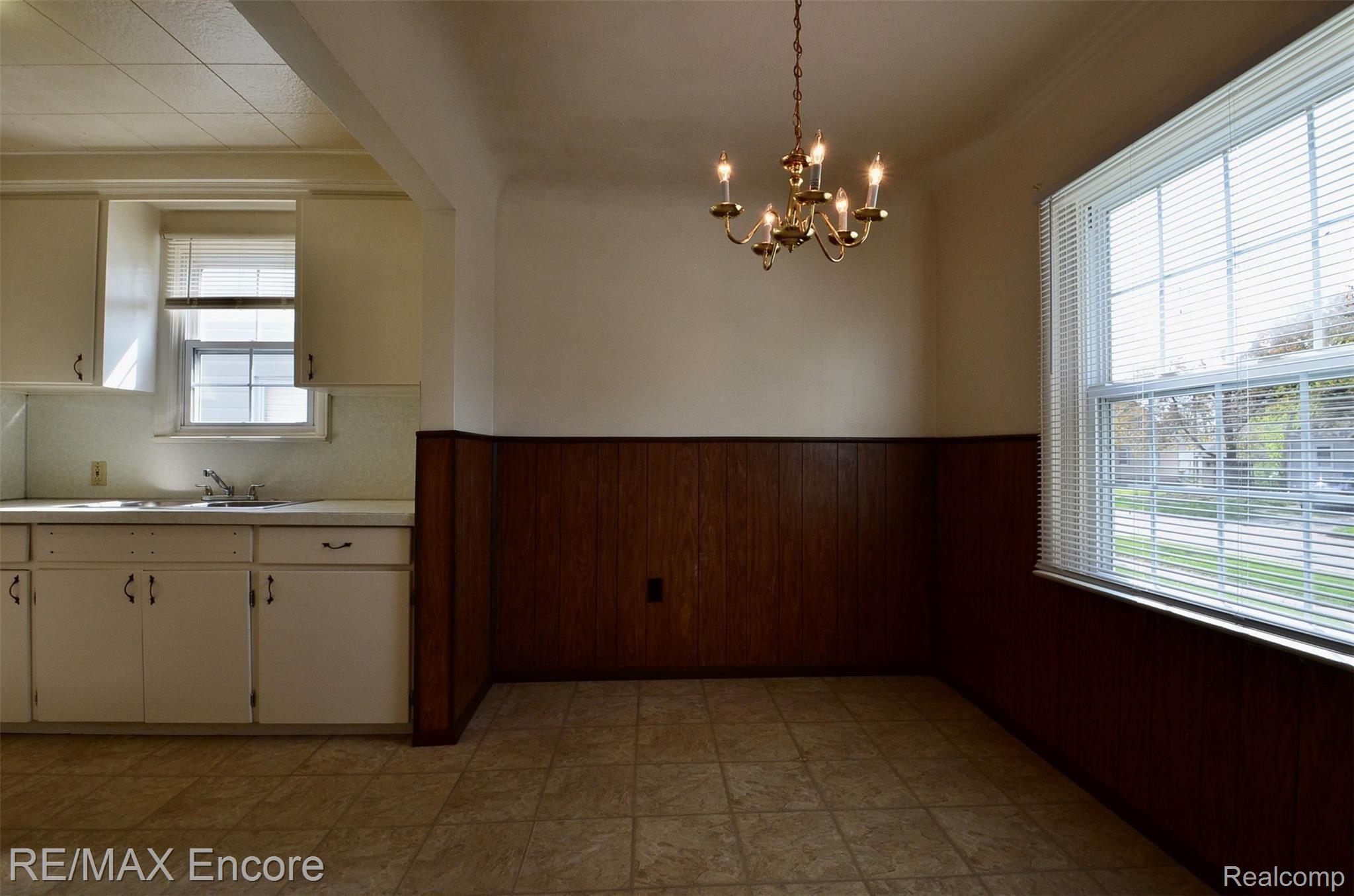 61 East Rutgers Avenue Pontiac, MI 48340 - Photo 15 of 48 A12FF04E-3669-44C1-AC53-F745232EAD05_1_201_a.jpeg
