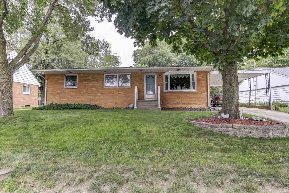 2721 Huntington Road Springfield, IL 62703 - Photo 1 of 36