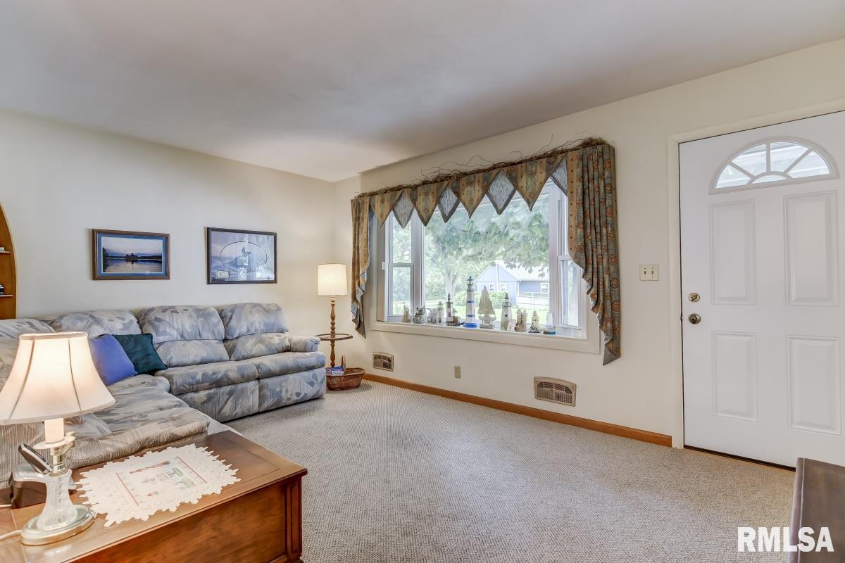2721 Huntington Road Springfield, IL 62703 - Photo 2 of 36