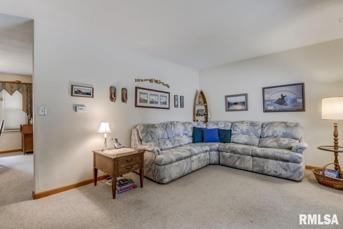 2721 Huntington Road Springfield, IL 62703 - Photo 3 of 36