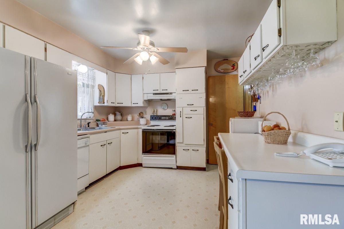 2721 Huntington Road Springfield, IL 62703 - Photo 8 of 36