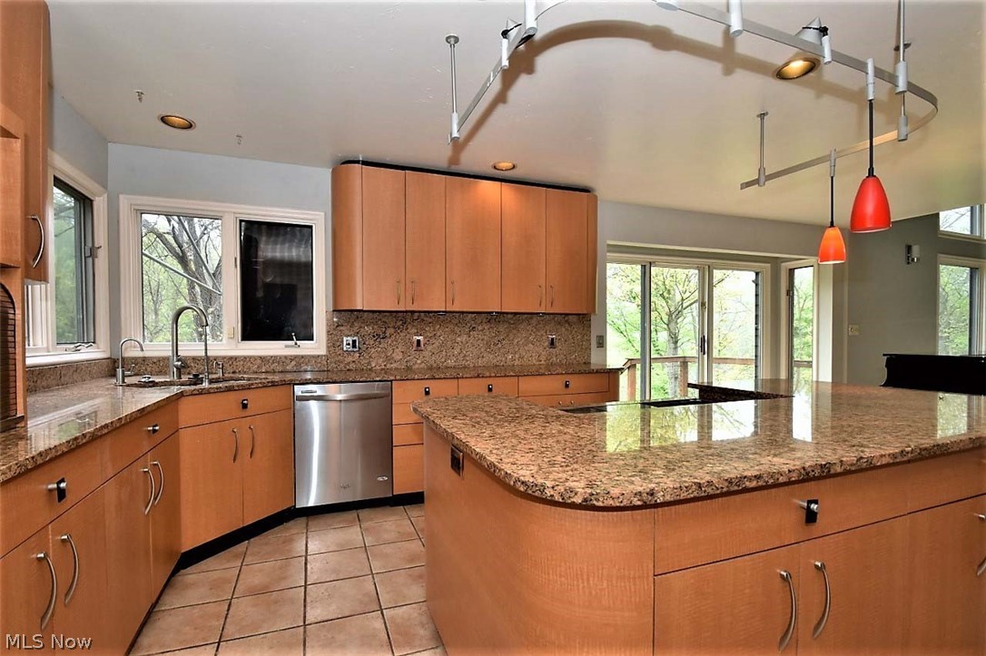 9595 Fitzwater Road Brecksville, OH 44141 - Photo 2 of 14