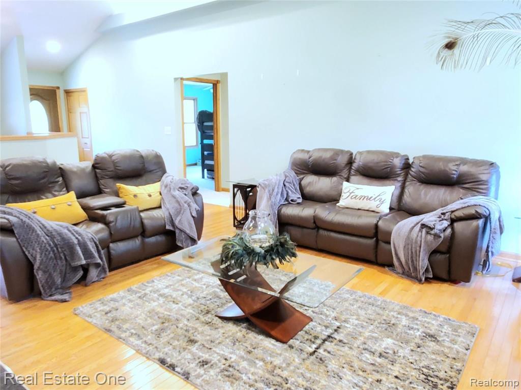 2177 Fisk Road Howell, MI 48843 - Photo 5 of 26