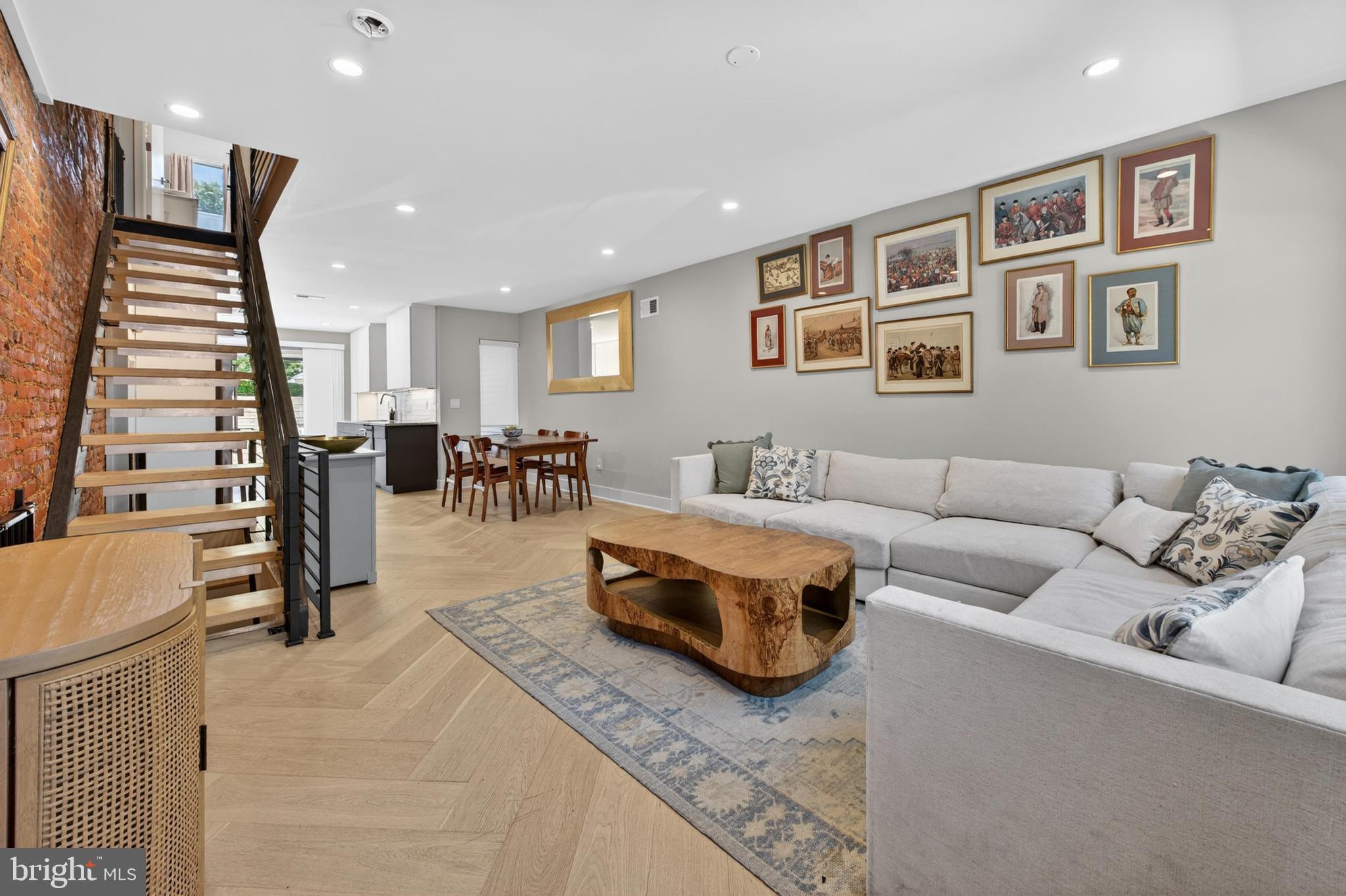 2040 Pemberton Street Philadelphia, PA 19146 - Photo 3 of 20