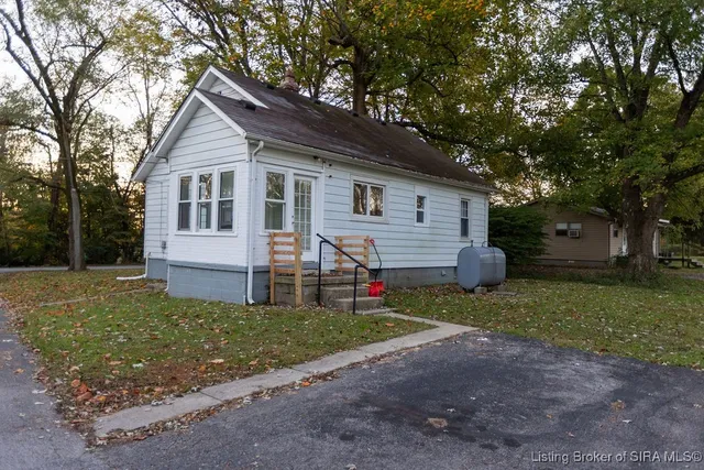 $219,900 | 1515 Tunnel Mill Road, Charlestown, IN 47111