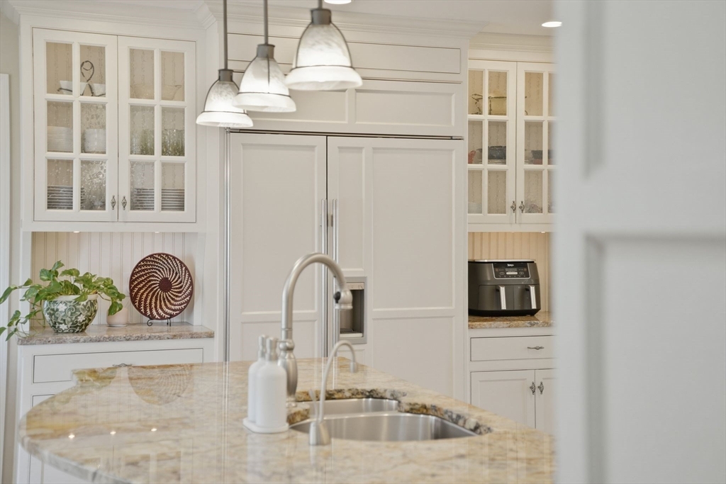 324 Farmington Road Longmeadow, MA 01106 - Photo 13 of 42