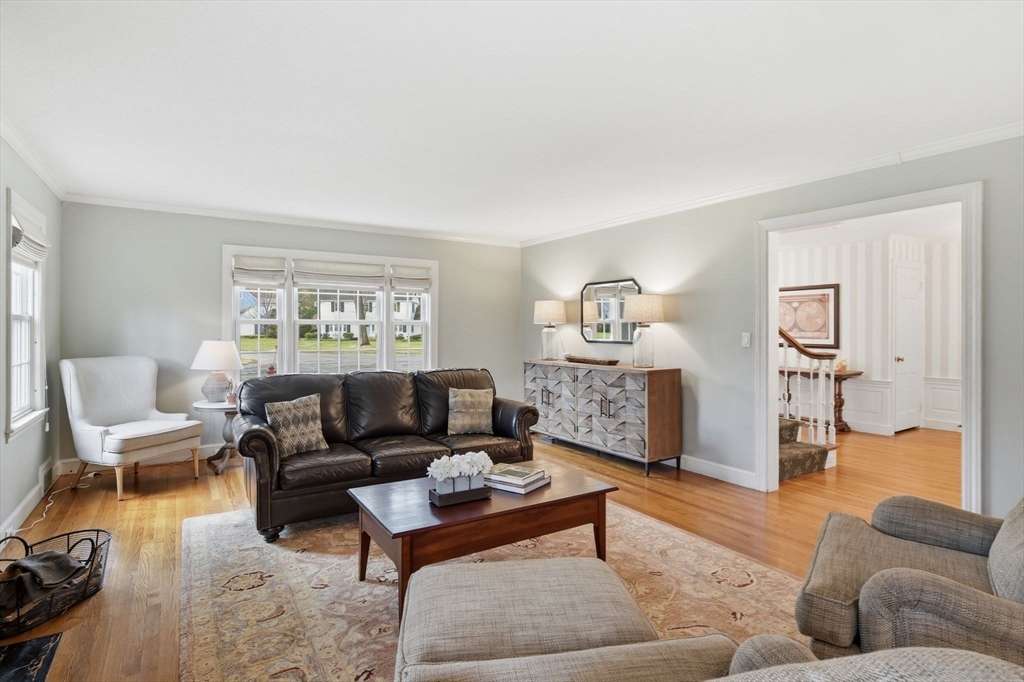 324 Farmington Road Longmeadow, MA 01106 - Photo 4 of 42