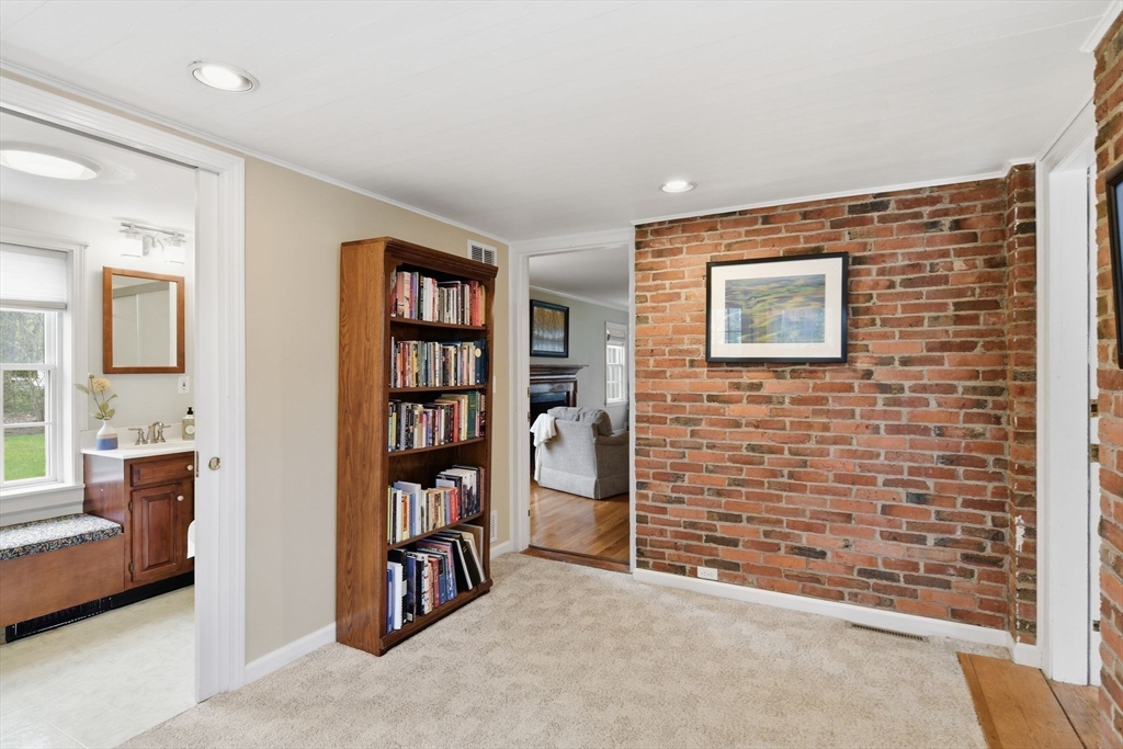 324 Farmington Road Longmeadow, MA 01106 - Photo 7 of 42