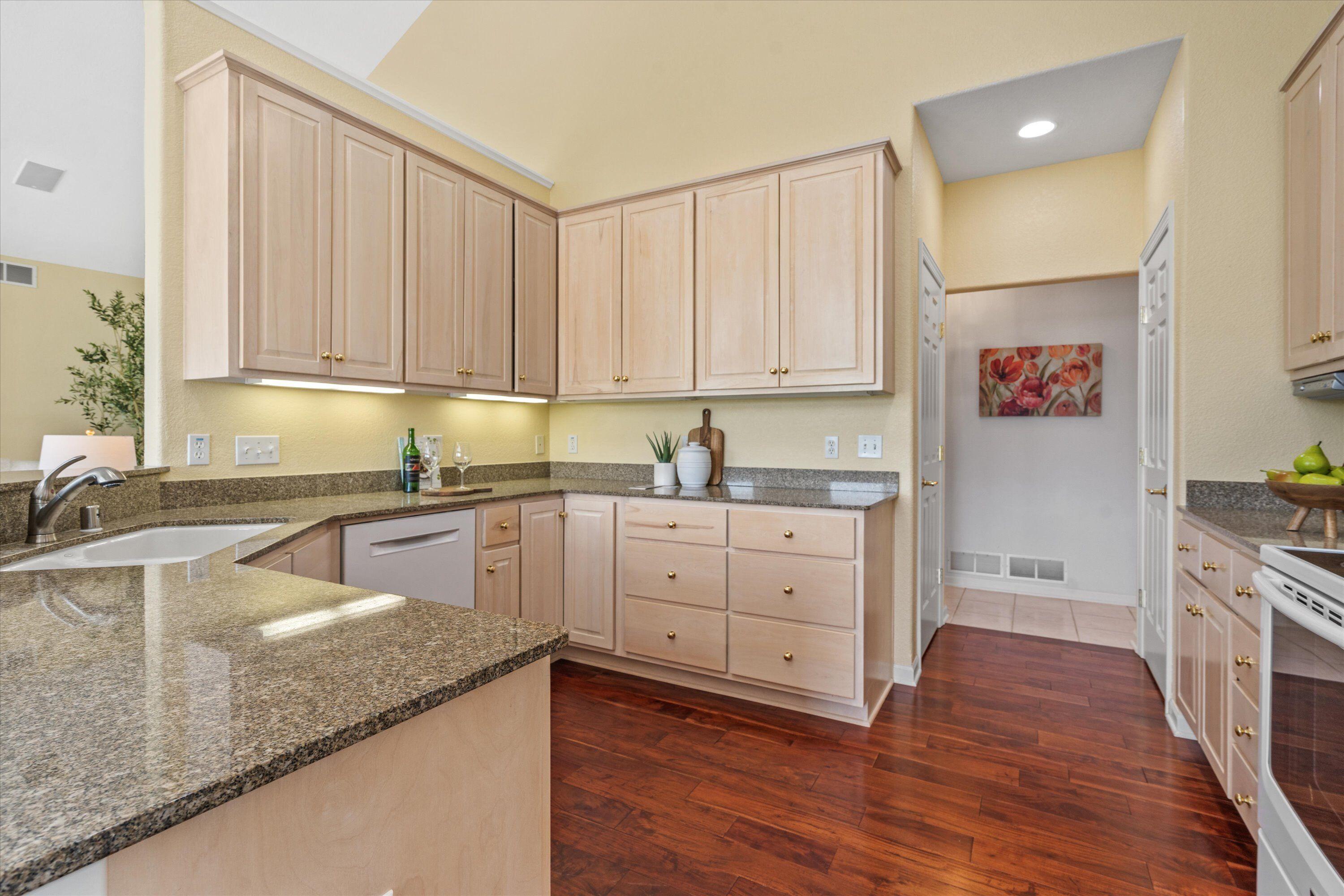 219 Muirfield Court North Prairie, WI 53153 - Photo 11 of 45 Kitchen
