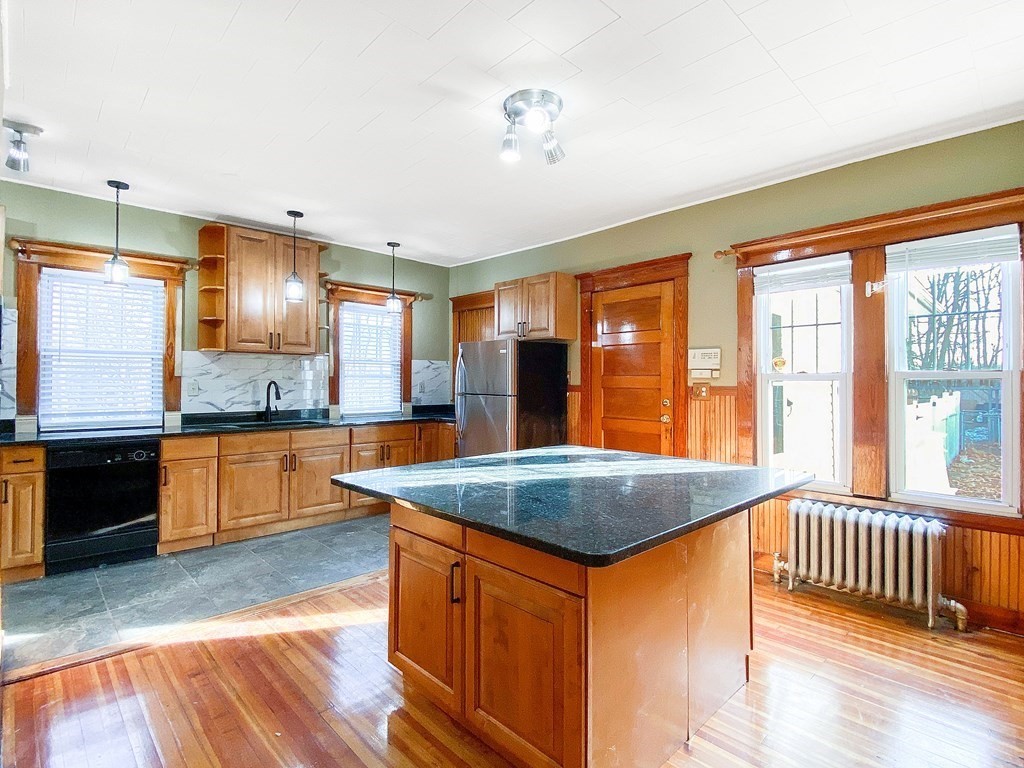 170 Berkshire Street Springfield, MA 01151 - Photo 6 of 41