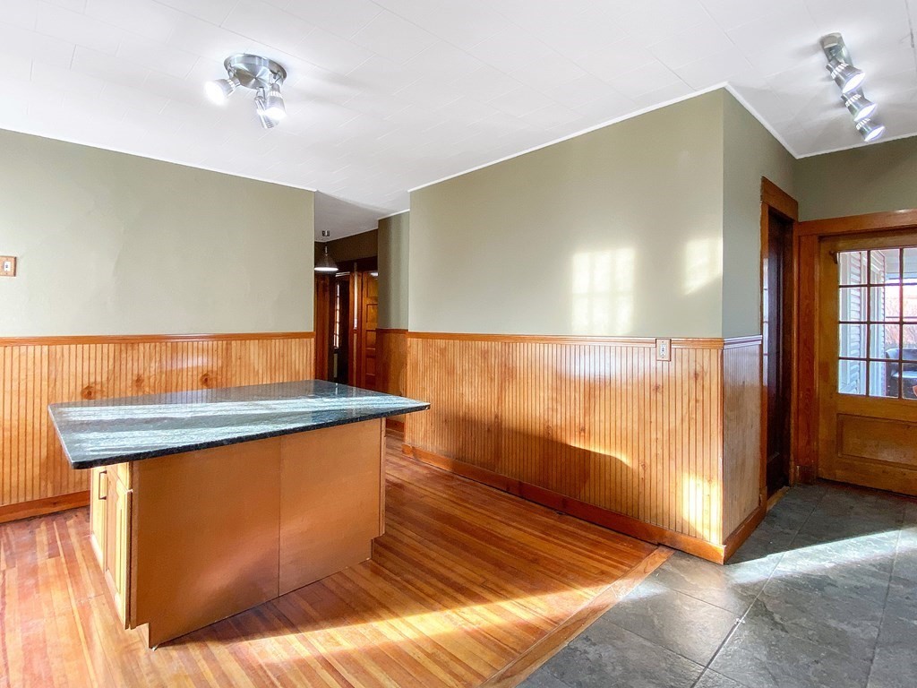 170 Berkshire Street Springfield, MA 01151 - Photo 8 of 41