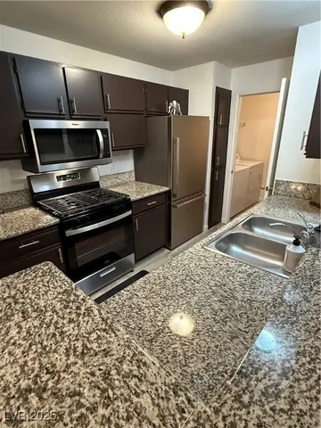 $2,195 | 2200 South Fort Apache Road, Unit 2172, Las Vegas, NV 89117