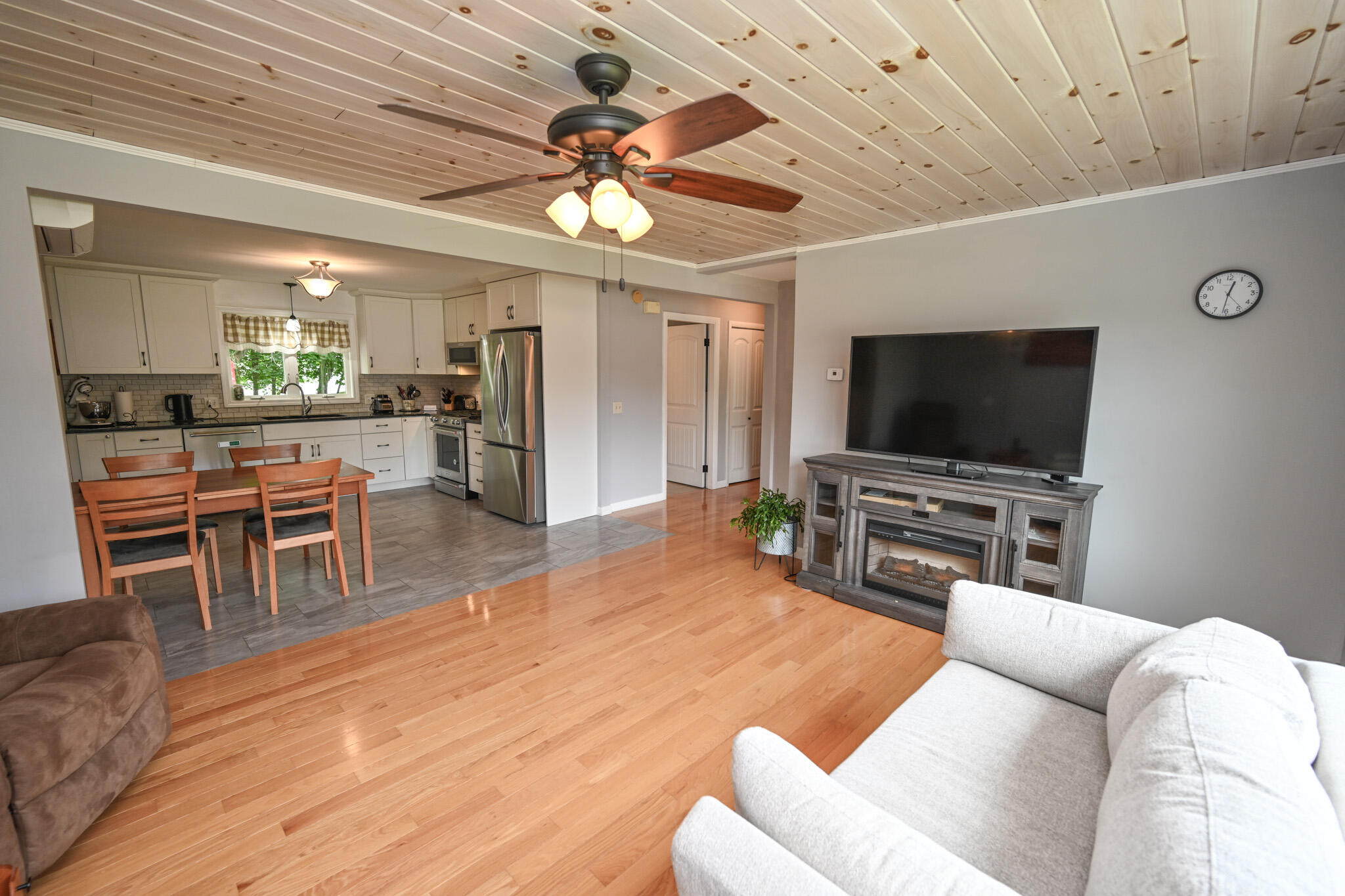 1128 Chase Road Veazie, ME 04401 - Photo 4 of 25 Living Room