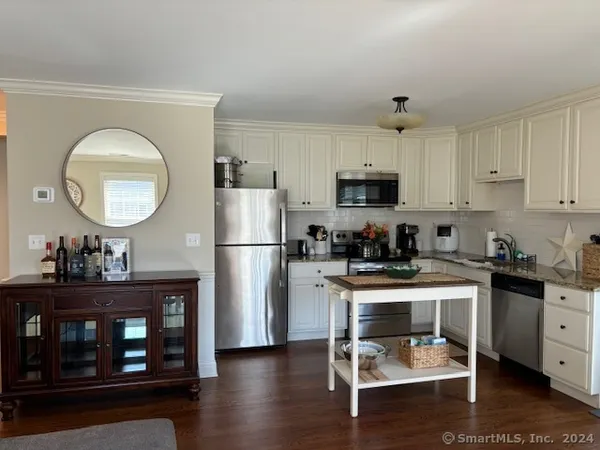 $1,900 | 67 West Main Street, Unit 323, Clinton, CT 06413