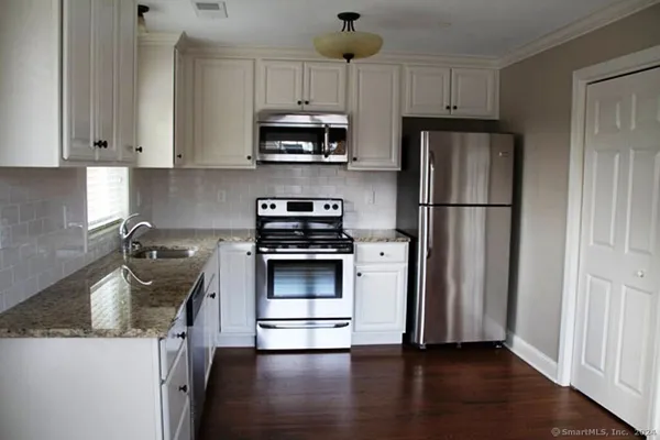 $1,900 | 67 West Main Street, Unit 323, Clinton, CT 06413