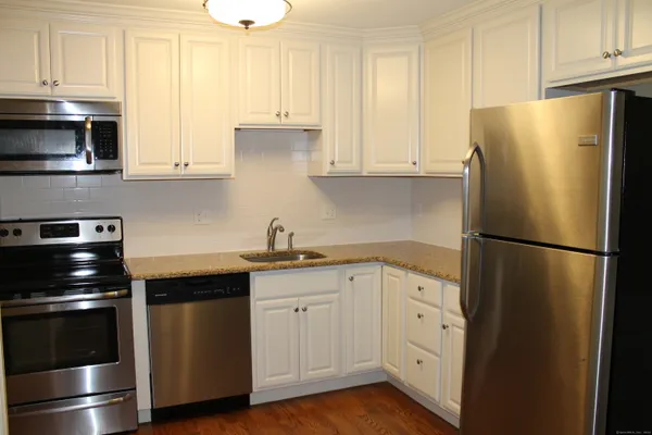 $1,900 | 67 West Main Street, Unit 323, Clinton, CT 06413