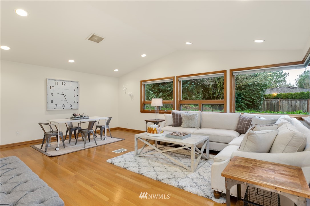 3123 Hunts Point Road Hunts Point, WA 98004 - Photo 12 of 25