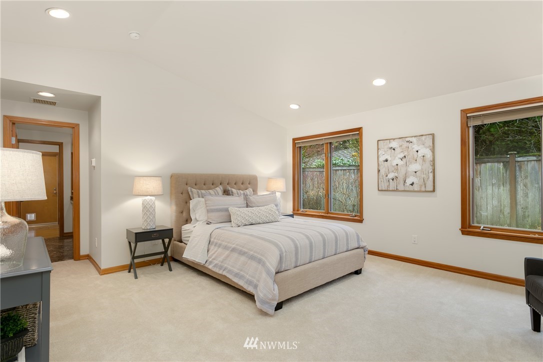 3123 Hunts Point Road Hunts Point, WA 98004 - Photo 13 of 25