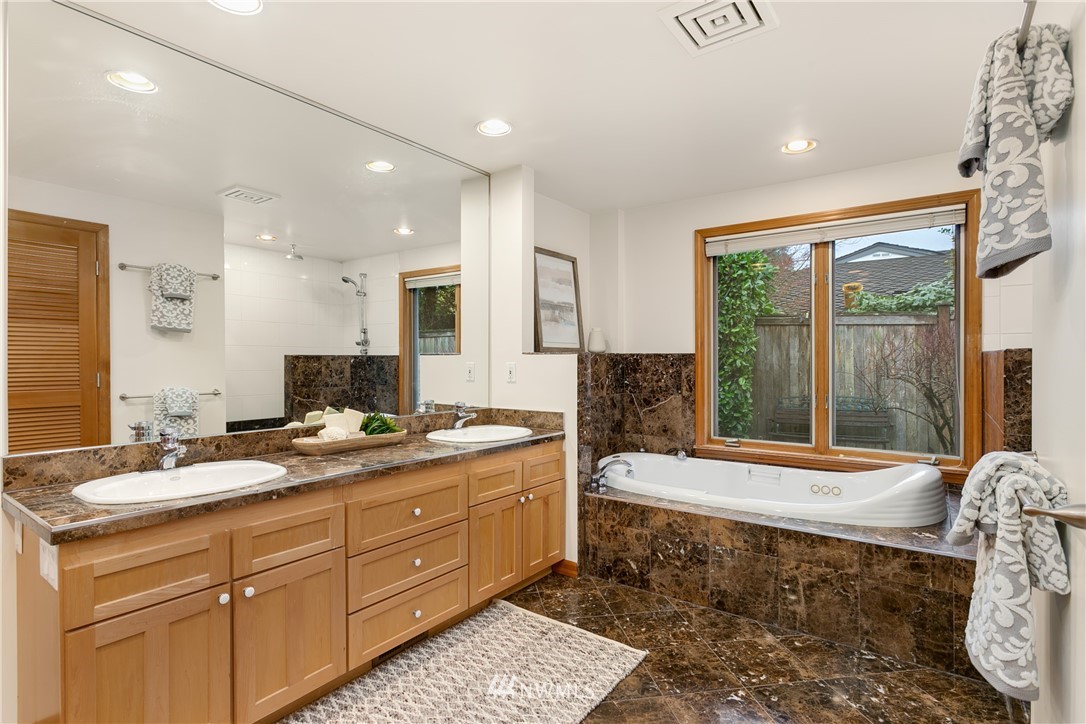 3123 Hunts Point Road Hunts Point, WA 98004 - Photo 15 of 25