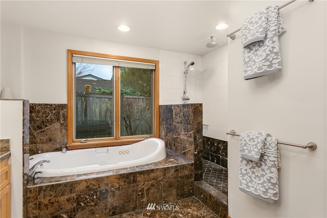3123 Hunts Point Road Hunts Point, WA 98004 - Photo 16 of 25