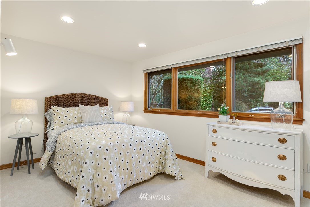 3123 Hunts Point Road Hunts Point, WA 98004 - Photo 18 of 25
