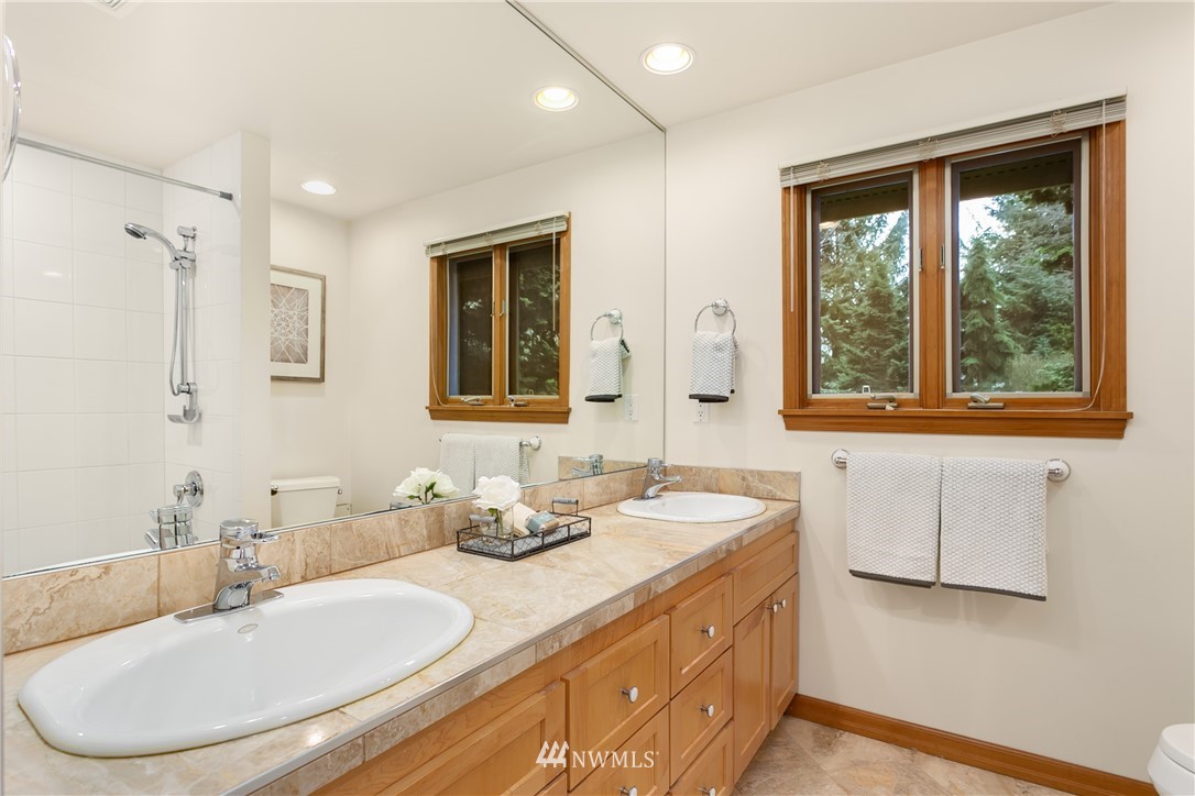 3123 Hunts Point Road Hunts Point, WA 98004 - Photo 19 of 25