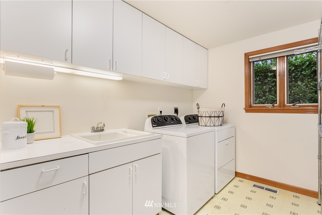3123 Hunts Point Road Hunts Point, WA 98004 - Photo 21 of 25