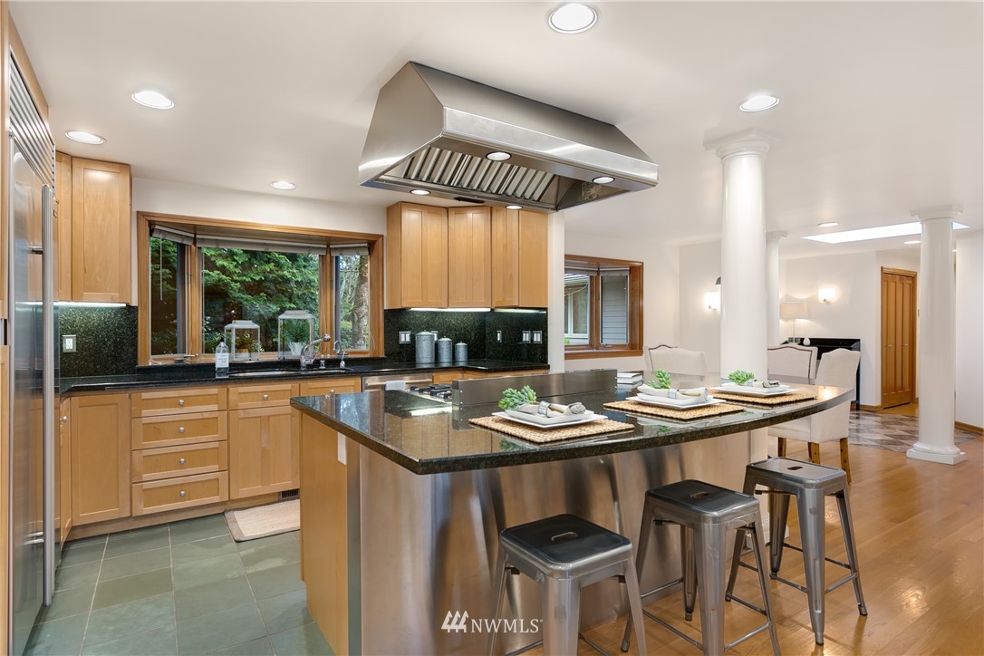 3123 Hunts Point Road Hunts Point, WA 98004 - Photo 4 of 25