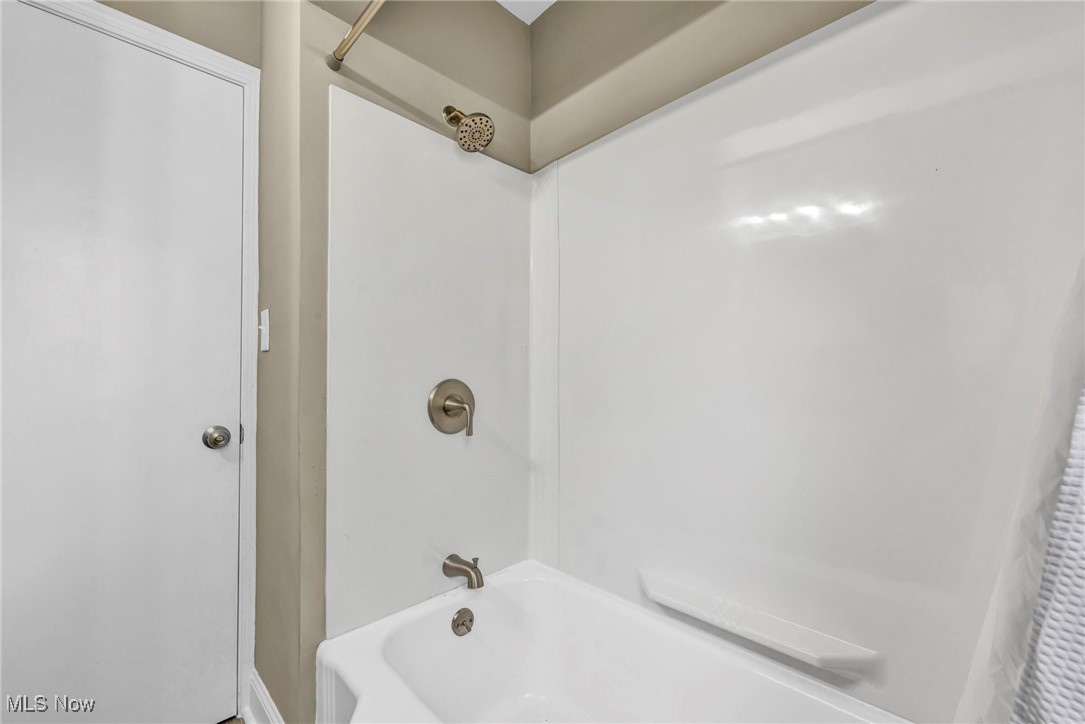 14301 Rockside Road Maple Heights, OH 44137 - Photo 21 of 41