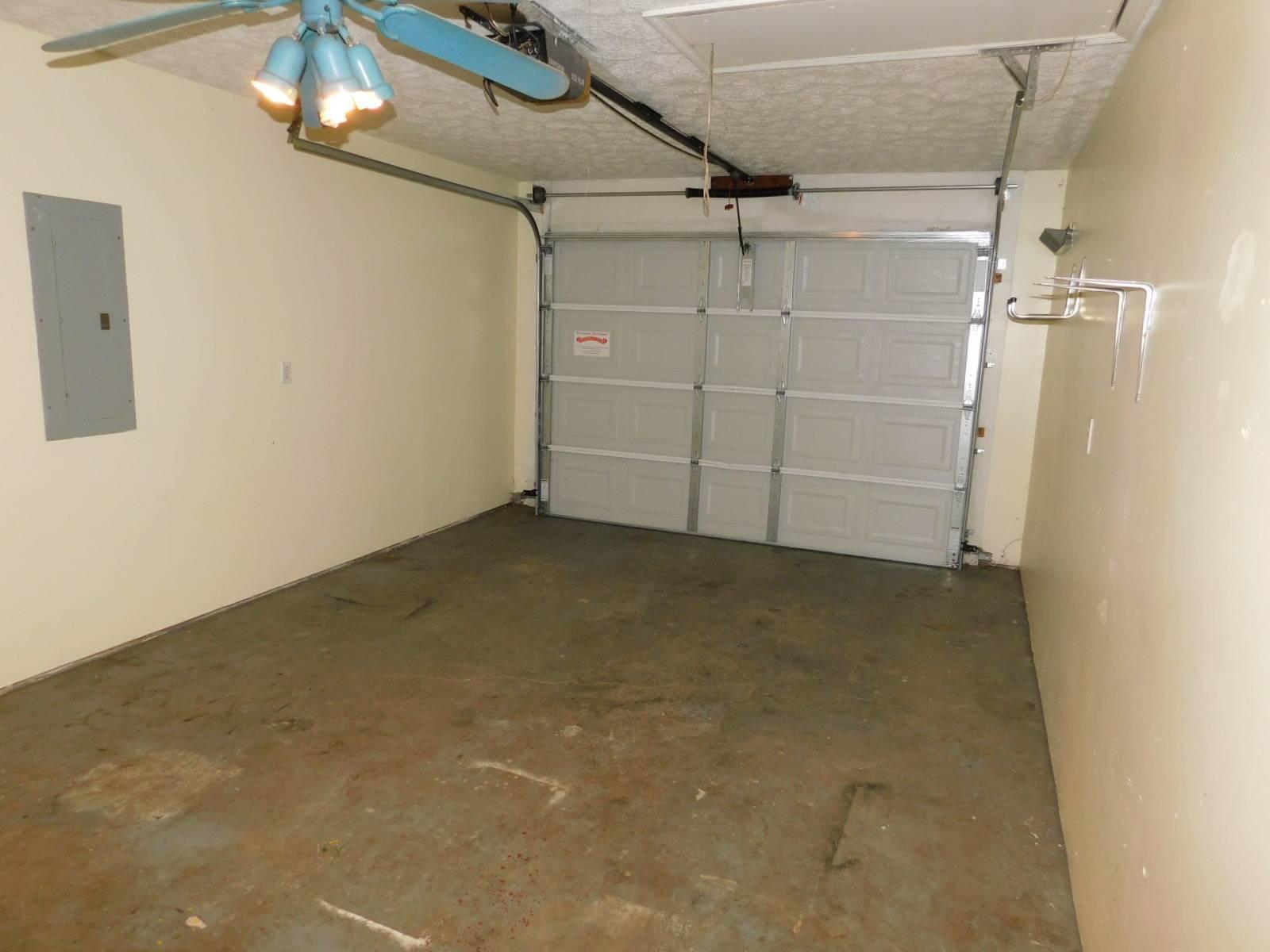 307 Church Road Havelock, NC 28532 - Photo 22 of 27 Garage