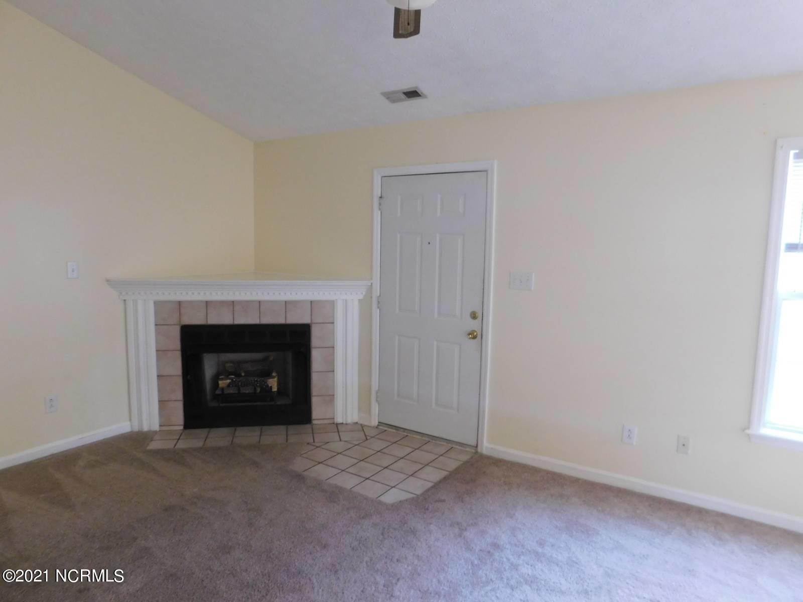 307 Church Road Havelock, NC 28532 - Photo 5 of 27 Living room to Entry