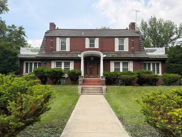 $479,500 | 14200 Burnham Avenue, Chicago, IL 60633