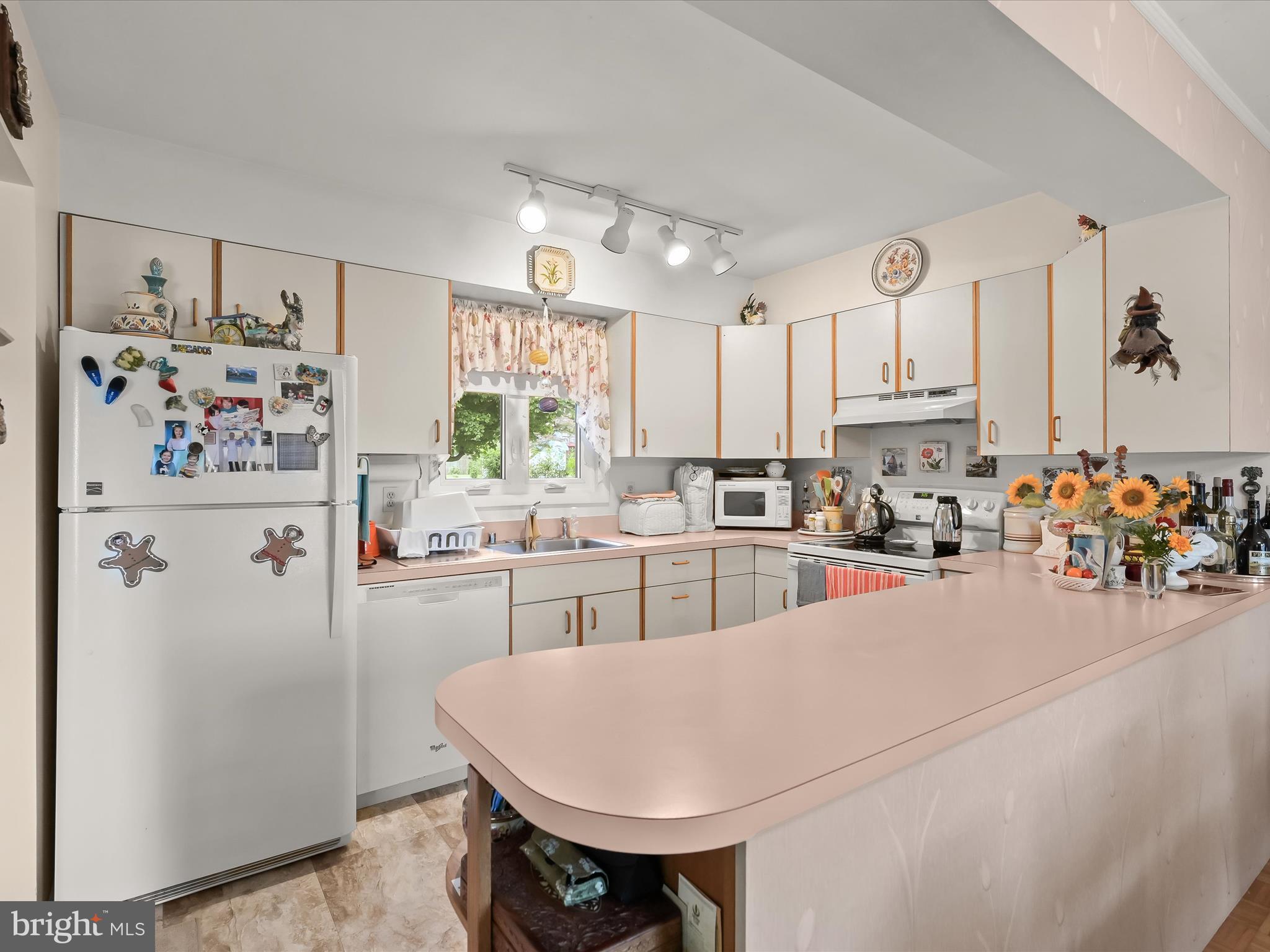 512 Grovethorn Road Middle River, MD 21220 - Photo 14 of 49 Kitchen
