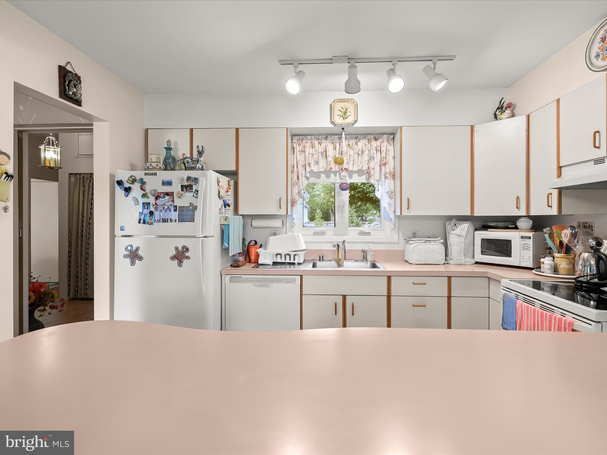 512 Grovethorn Road Middle River, MD 21220 - Photo 15 of 49 Kitchen