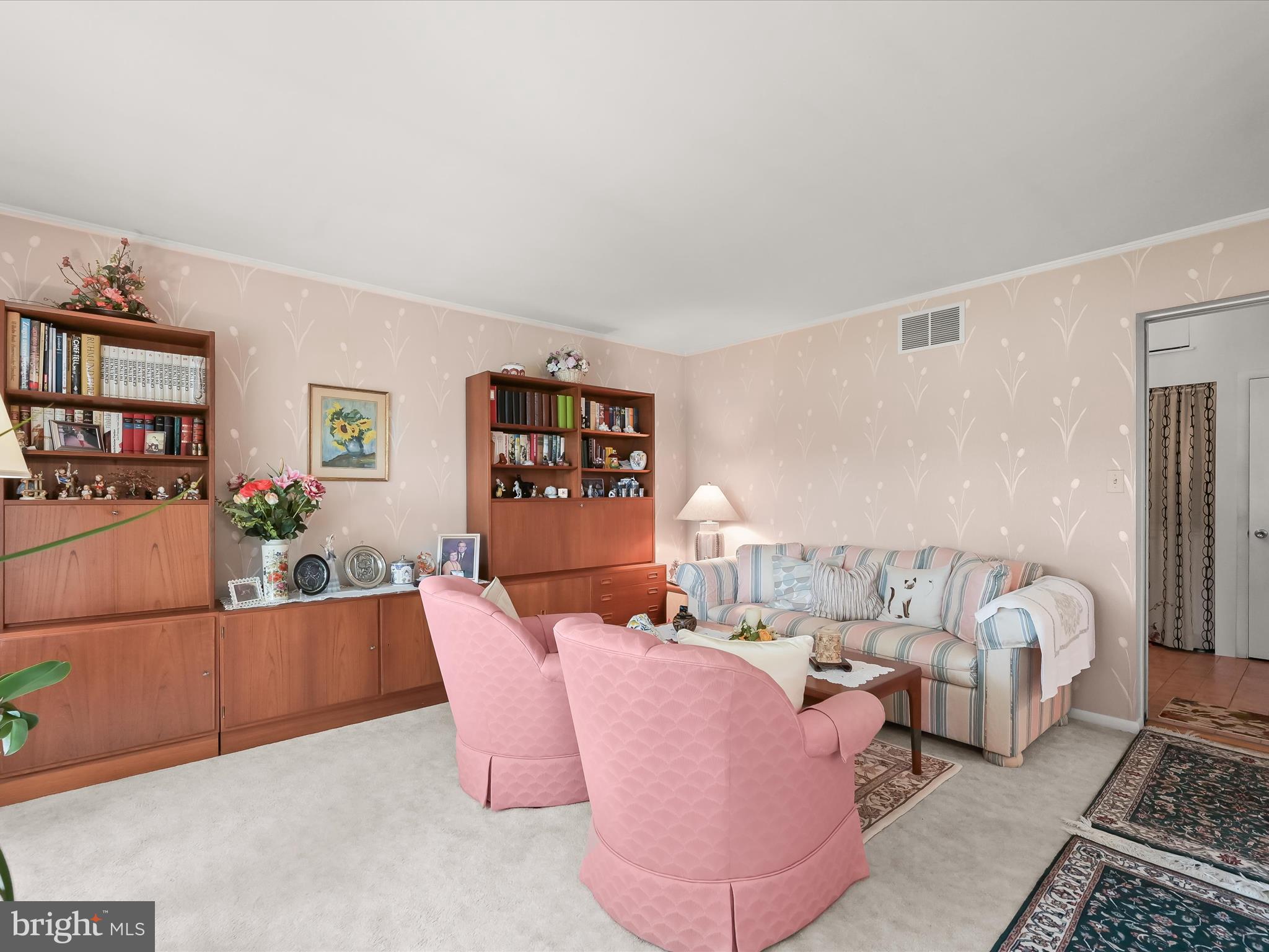 512 Grovethorn Road Middle River, MD 21220 - Photo 9 of 49 Living Room