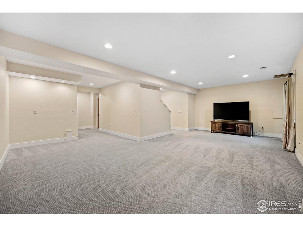1780 Baseline Road Boulder, CO 80302 - Photo 25 of 31 a view of a livingroom with a flat screen tv