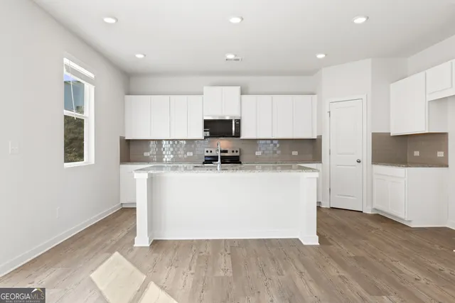 $489,990 | 5439 Aurora Trail, Flowery Branch, GA 30542