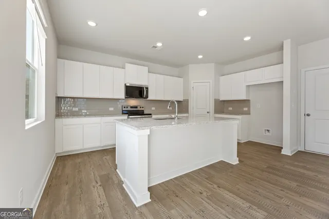 $489,990 | 5439 Aurora Trail, Flowery Branch, GA 30542