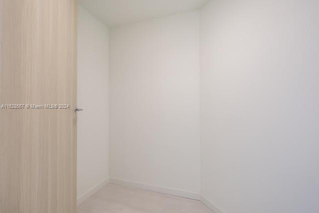 1000 Brickell Plaza, Unit 4015 Miami, FL 33131 - Photo 18 of 29 a close up view of shower