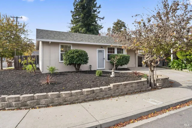$675,000 | 1295 Hemlock Street, Napa, CA 94559