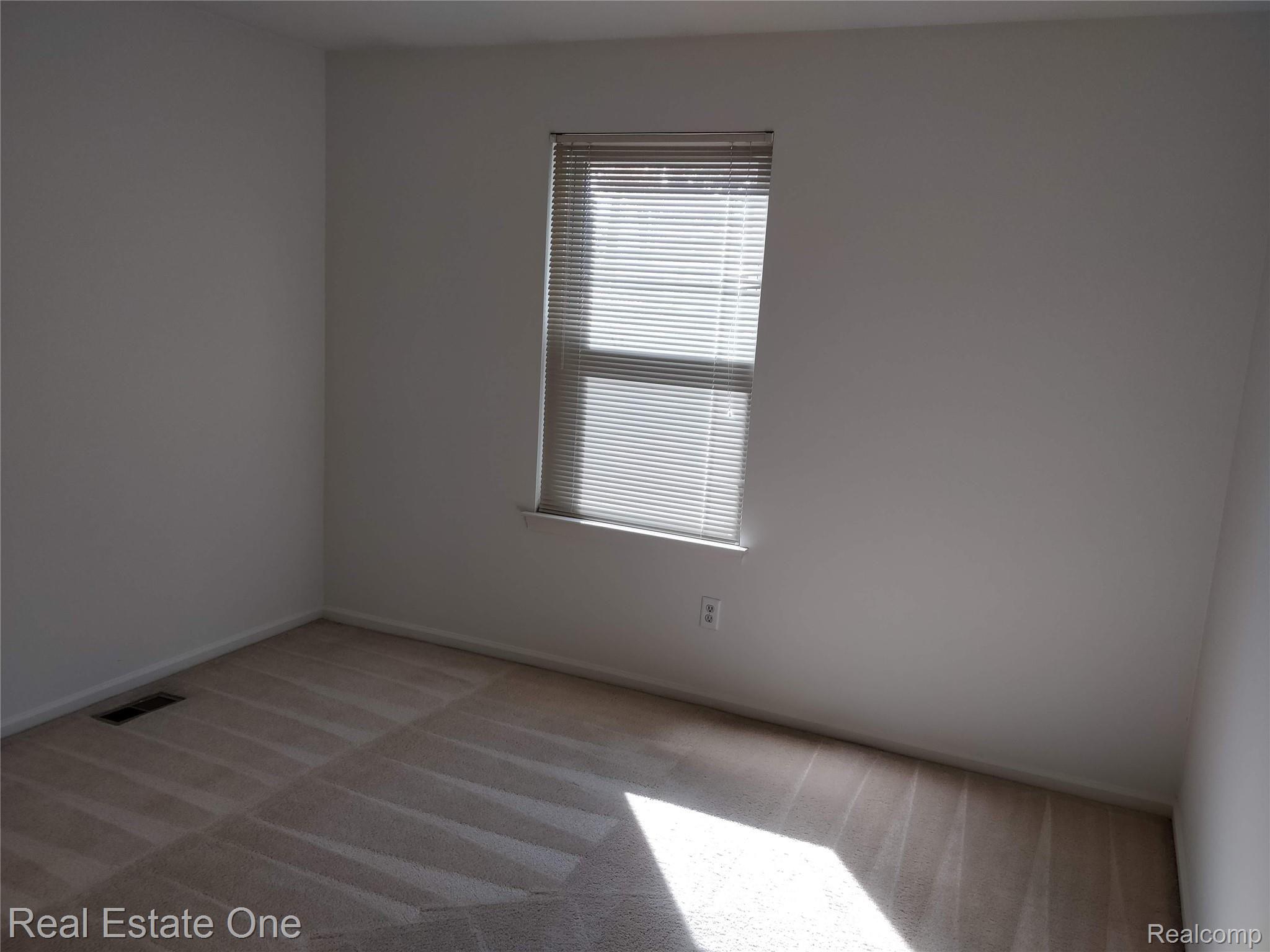 787 Whitney Drive Rochester, MI 48307 - Photo 20 of 30 Bedroom #3