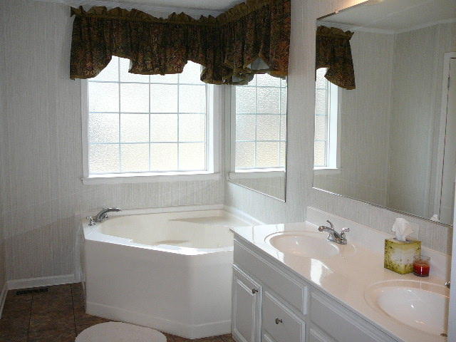 125 Pineridge Road Elloree, SC 29047 - Photo 13 of 29 Master Bath