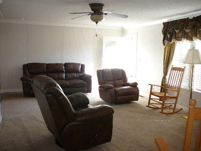 125 Pineridge Road Elloree, SC 29047 - Photo 3 of 29 Living Room