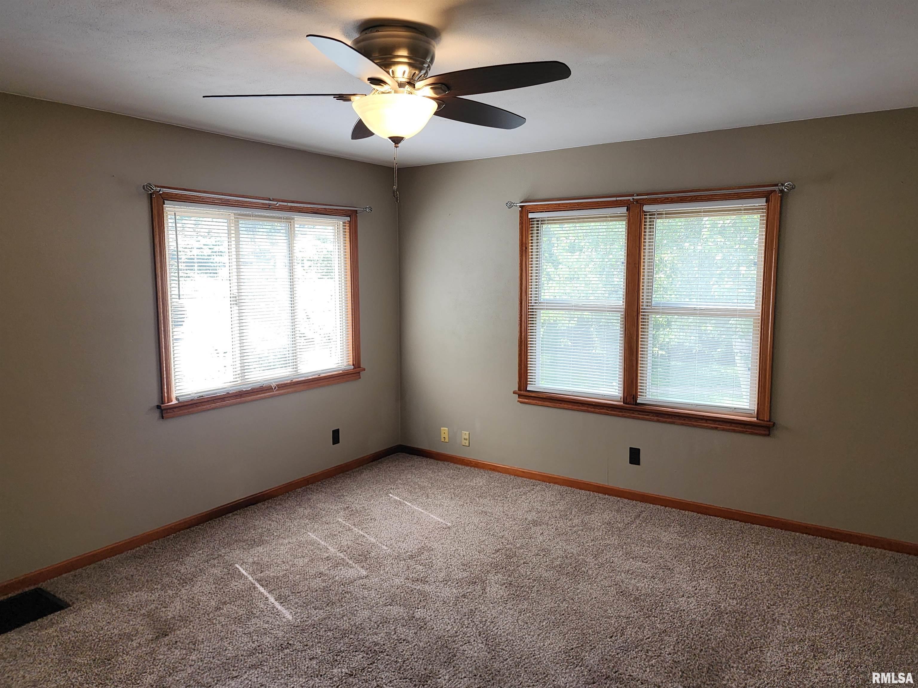 2537 Holmes Avenue Springfield, IL 62704 - Photo 7 of 34