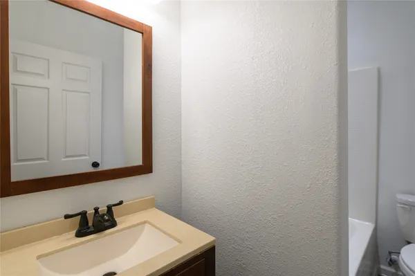 $840 | 4705 Lyons Avenue, Unit 7, Houston, TX 77020