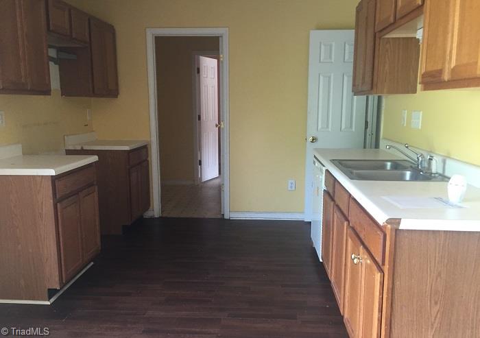 507 Ridgecrest Drive High Point, NC 27262 - Photo 5 of 6 Gallery Image 5